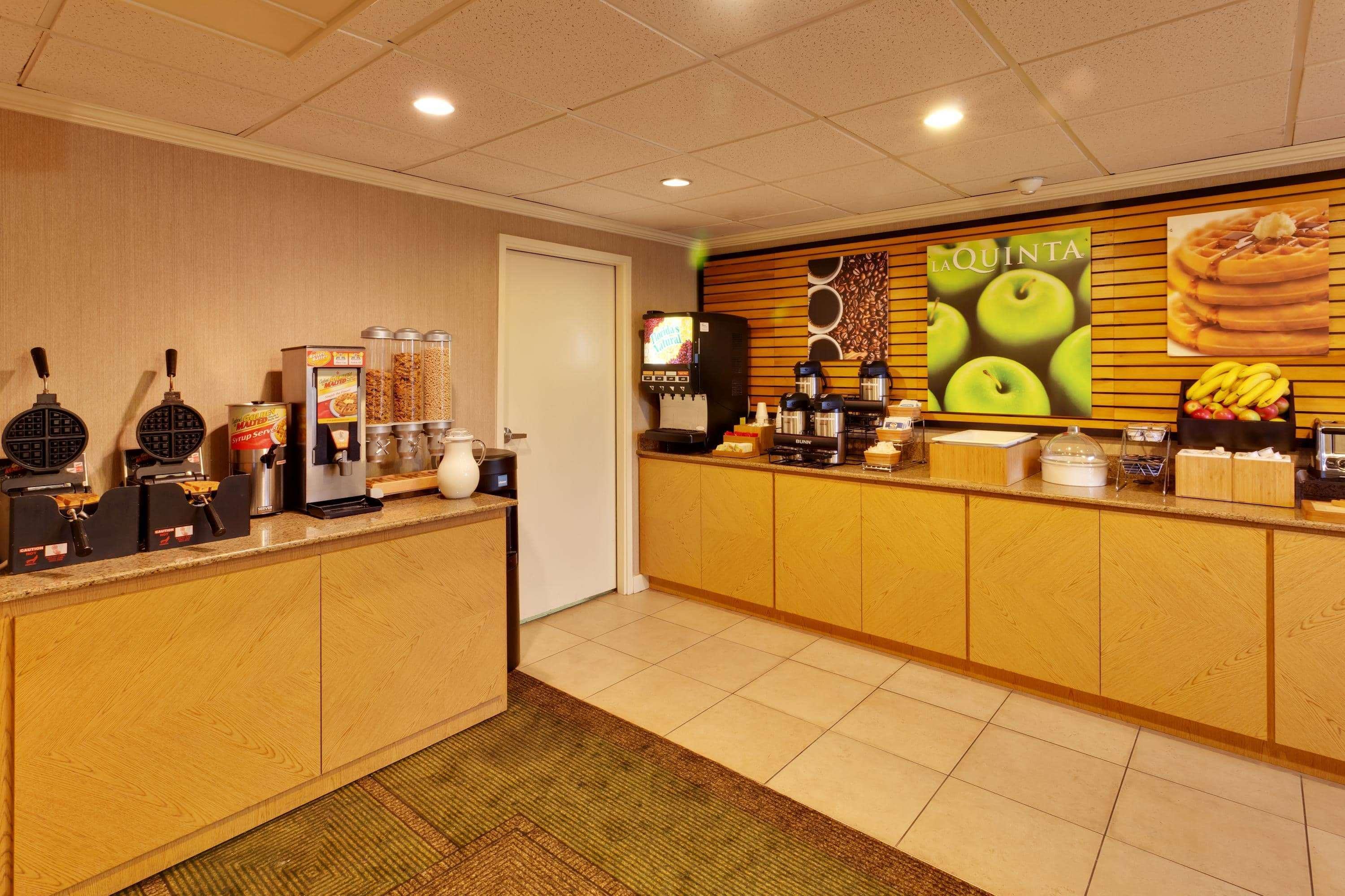 La Quinta By Wyndham Plattsburgh Hotell Exteriör bild